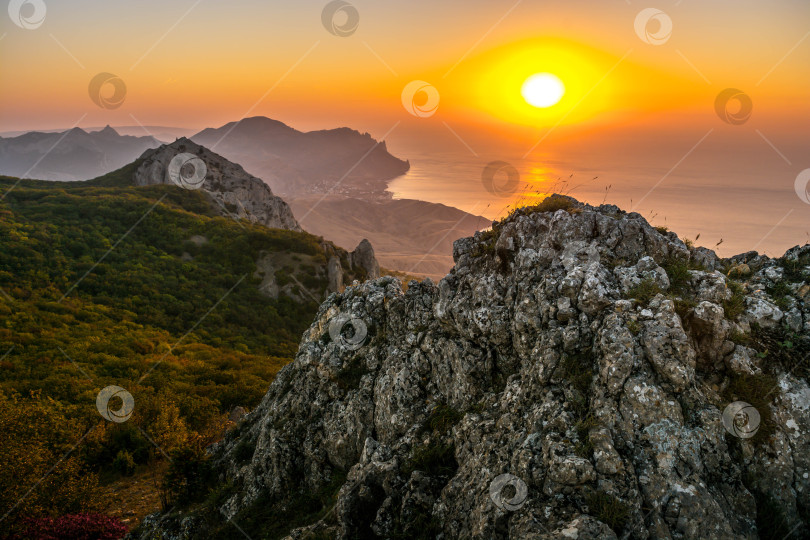 Скачать Рассвет в горах фотосток Ozero