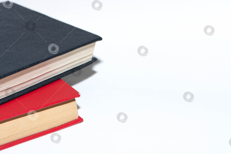 Скачать Стопка книг фотосток Ozero