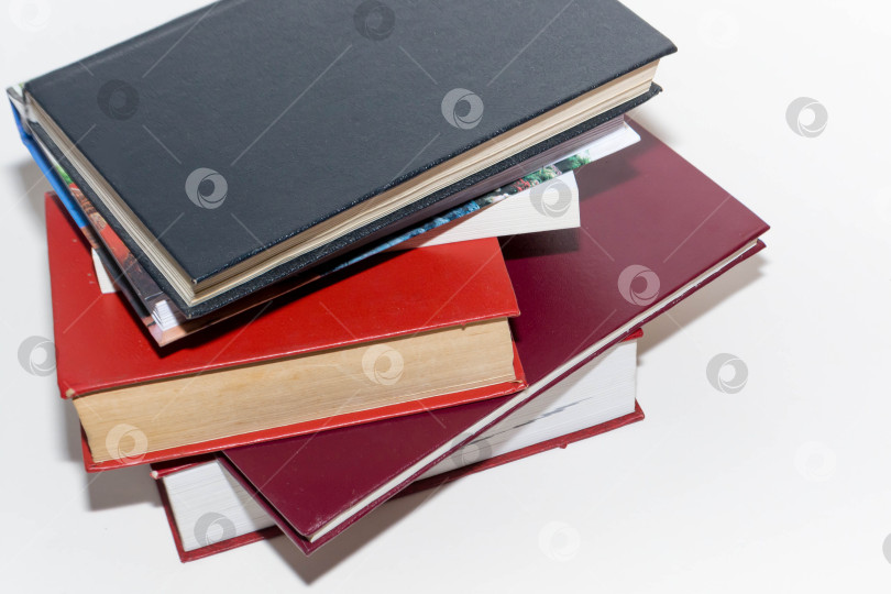 Скачать Стопка книг фотосток Ozero