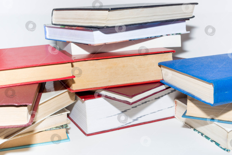Скачать Стопка книг фотосток Ozero