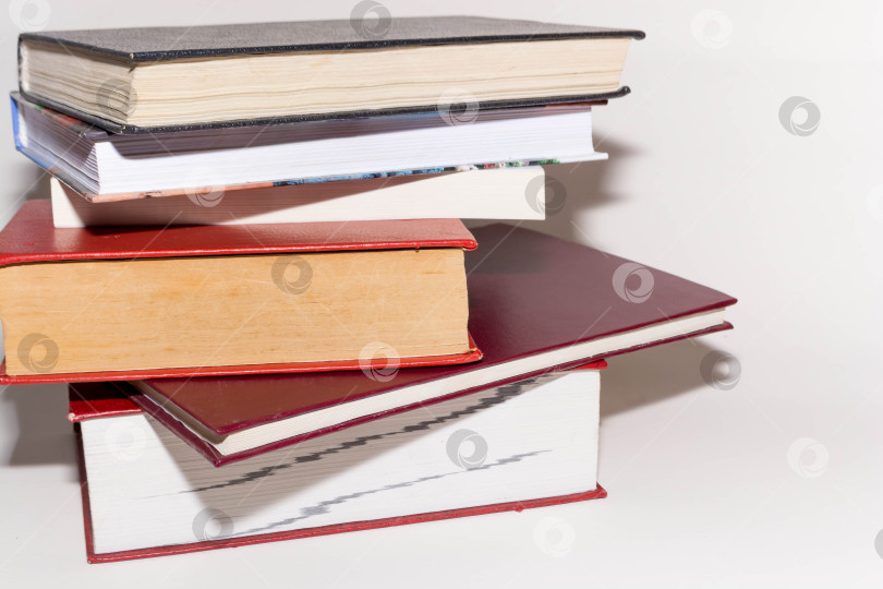 Скачать Стопка книг фотосток Ozero