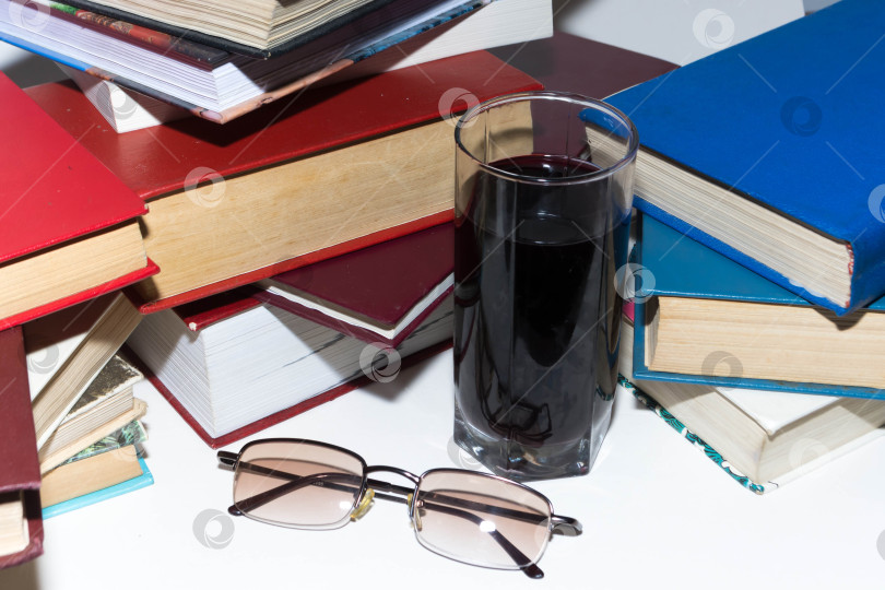 Скачать Стопка книг фотосток Ozero