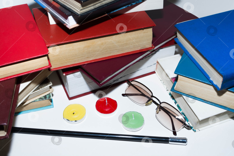 Скачать Стопка книг фотосток Ozero