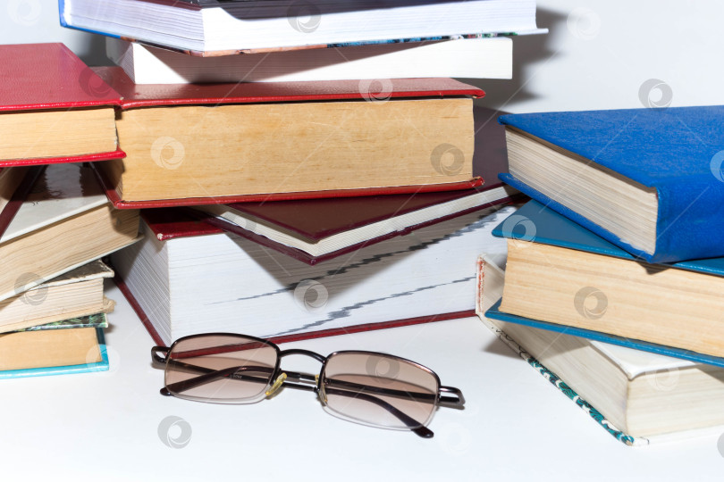 Скачать Стопка книг фотосток Ozero