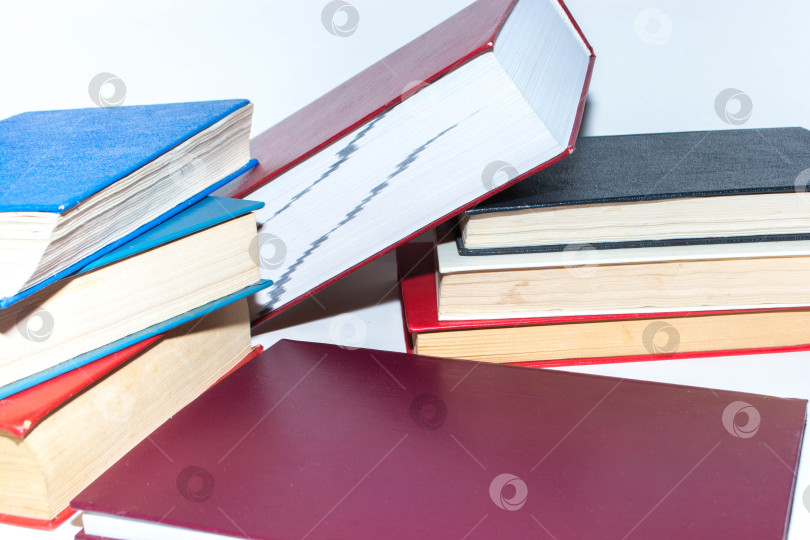 Скачать Стопка книг фотосток Ozero