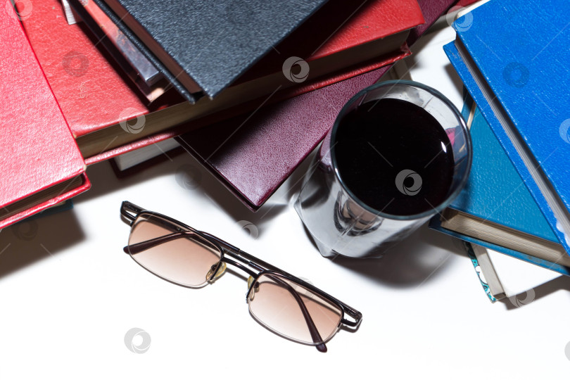 Скачать Стопка книг фотосток Ozero