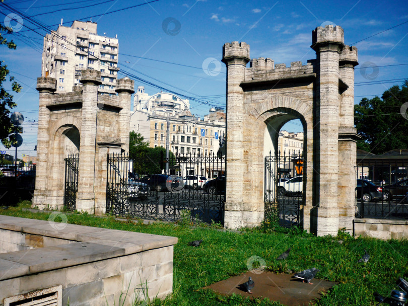 Скачать Ворота в городе фотосток Ozero