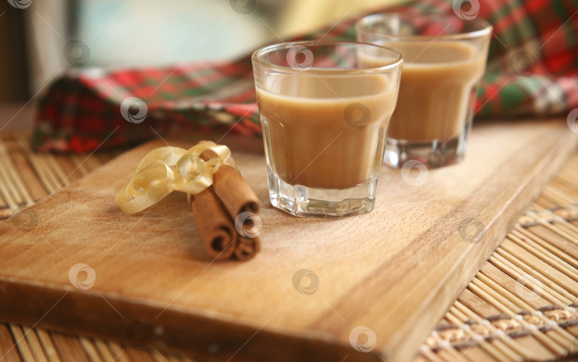 Скачать Напиток кофейный ликер с корицей фотосток Ozero