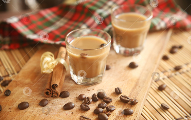 Скачать Напиток кофейный ликер алкогольный с корицей фотосток Ozero