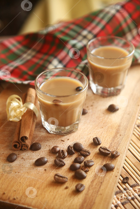 Скачать Напиток кофейный ликер алкогольный с корицей фотосток Ozero