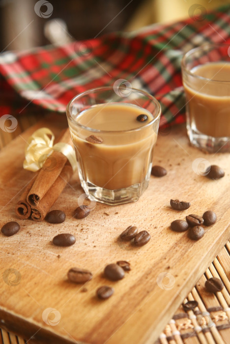 Скачать Напиток кофейный ликер алкогольный с корицей фотосток Ozero