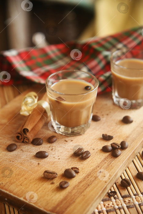Скачать Напиток кофейный ликер алкогольный с корицей фотосток Ozero