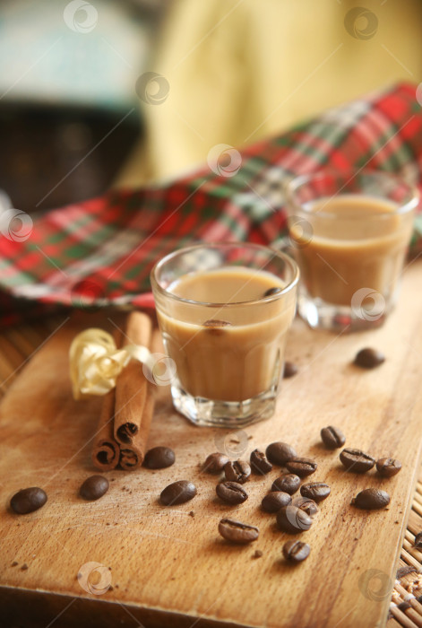 Скачать Напиток кофейный ликер алкогольный с корицей фотосток Ozero