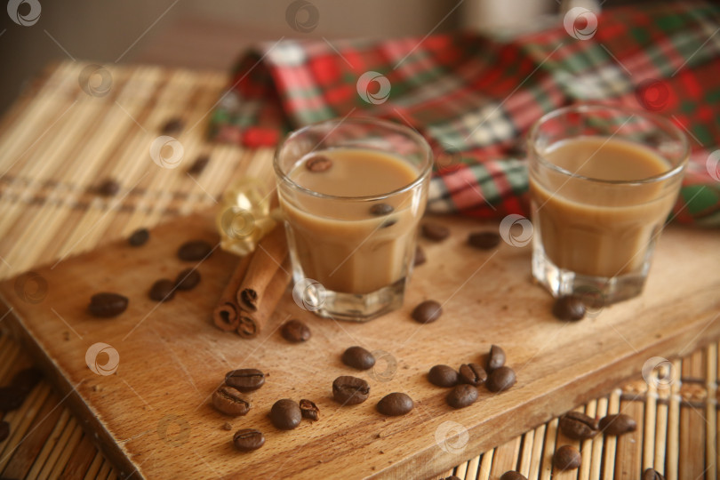 Скачать Напиток кофейный ликер алкогольный с корицей фотосток Ozero