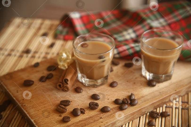 Скачать Напиток кофейный ликер алкогольный с корицей фотосток Ozero