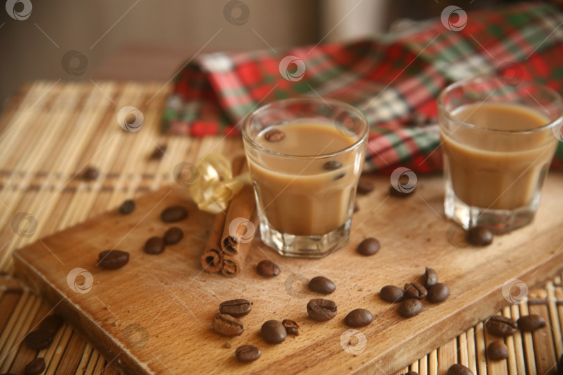 Скачать Напиток кофейный ликер алкогольный с корицей фотосток Ozero