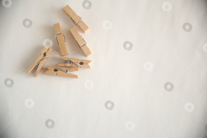 Скачать Деревянные прищепки для белья крупным планом фотосток Ozero