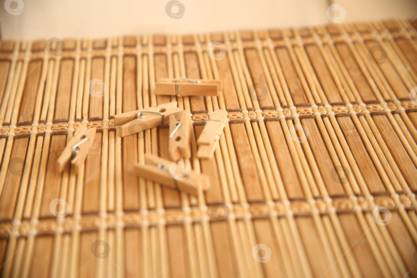 Скачать Деревянные прищепки для белья крупным планом фотосток Ozero