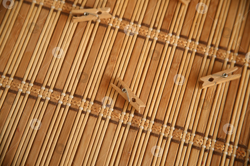 Скачать Деревянные прищепки для белья крупным планом фотосток Ozero