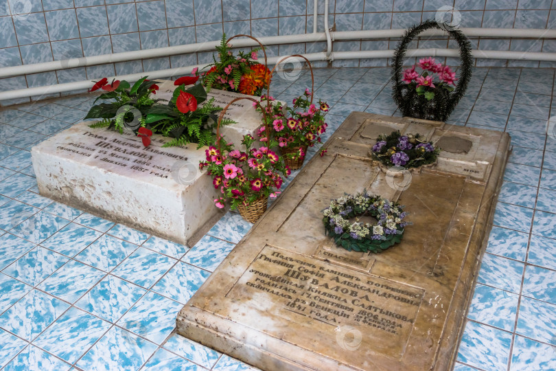Скачать Родовая усыпальница склеп рода Шуваловых в Софийской Церкви в Вартемяги. Ленинградская область фотосток Ozero