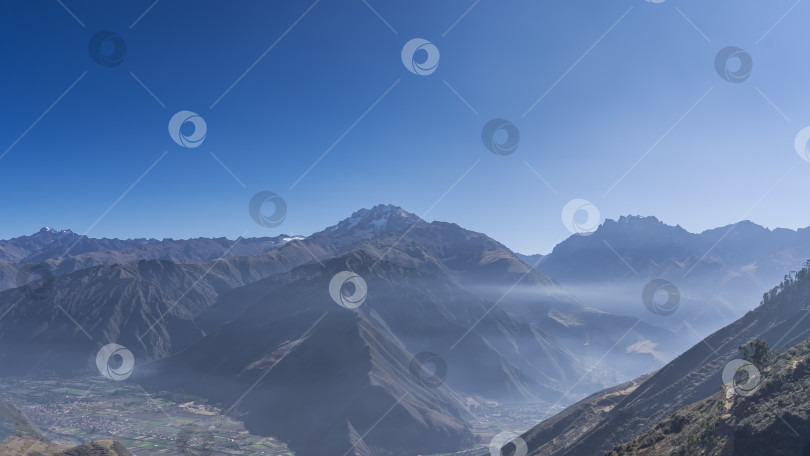 Скачать Горная местность. Красивый горный хребет. фотосток Ozero