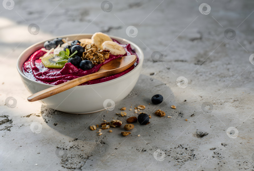 Скачать Ягодный смузи боул с бананом и голубикой фотосток Ozero