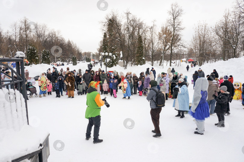Скачать Казань, Татарстан, Россия - февраль 2026: Праздничное народное гуляние фотосток Ozero