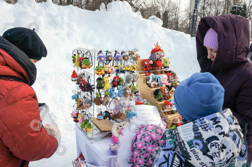 Скачать Казань, Татарстан, Россия - февраль 2026: Продажа сувениров на улице фотосток Ozero