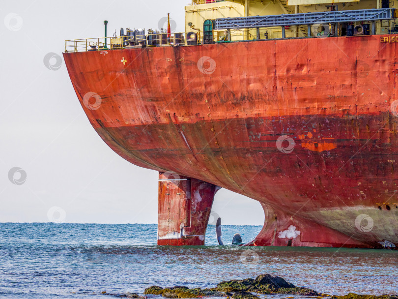 Скачать Сухогруз сел на мель. г. Невельск. Сахалин. Россия. 12.01.2025. Сухогруз сел на мель. Невельск. Сахалин. (марка) фотосток Ozero