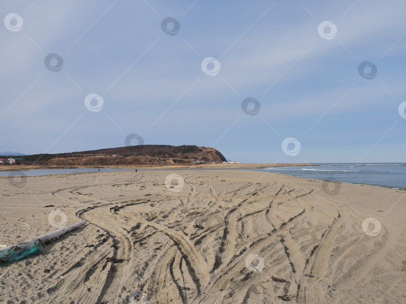 Скачать с.Охотское. залив Мордвинова о.Сахалин. Побережье залива Мордвинова Охотского моря, остров Сахалин, Россия (марка) фотосток Ozero
