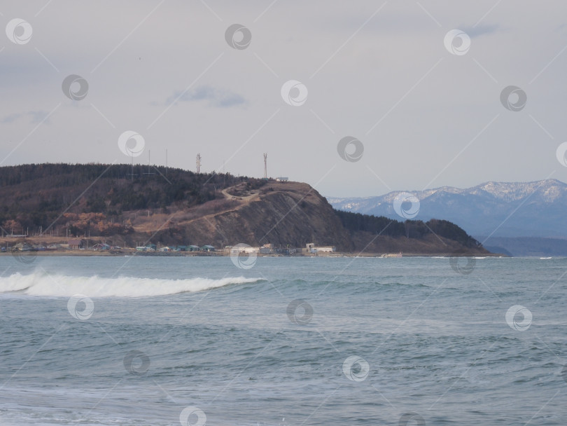 Скачать с.Охотское. залив Мордвинова о.Сахалин. Побережье залива Мордвинова Охотского моря, остров Сахалин, Россия (марка) фотосток Ozero