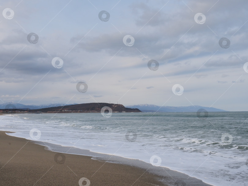 Скачать с.Охотское. залив Мордвинова о.Сахалин. Побережье залива Мордвинова Охотского моря, остров Сахалин, Россия (марка) фотосток Ozero