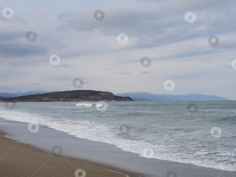 Скачать с.Охотское. залив Мордвинова о.Сахалин. Побережье залива Мордвинова Охотского моря, остров Сахалин, Россия (марка) фотосток Ozero