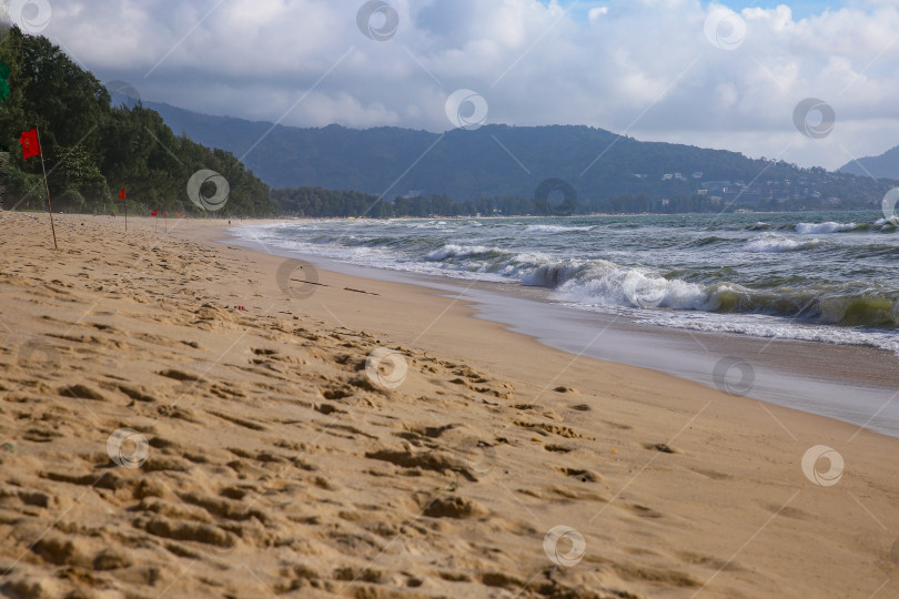 Скачать Пляж Банг Тао (Лаян) на побережье Андаманского моря острова Пхукет в Таиланде, октябрь 2025 года фотосток Ozero