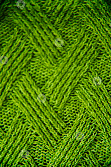 Скачать Мягкая и уютная фактура вязаного изделия. Ручное или машинное вязание, рукоделие, свитера, трикотажные изделия. фотосток Ozero