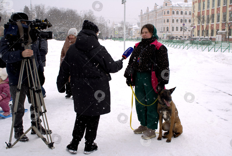 Скачать Интервью на улице. фотосток Ozero