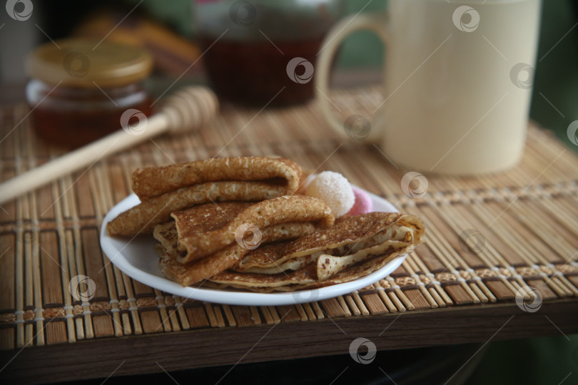 Скачать Румяные и вкусные блины с мармеладом фотосток Ozero