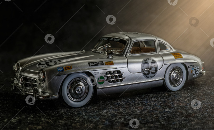 Скачать Модель Mercedes-Benz 300SL фотосток Ozero