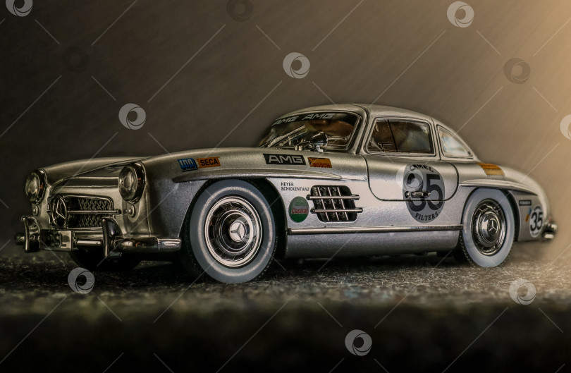 Скачать Модель автомобиля Mercedes-Benz 300SL фотосток Ozero