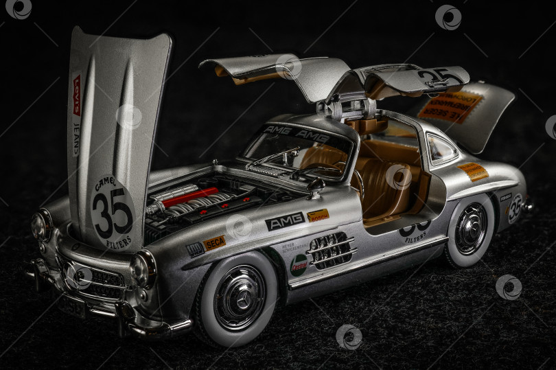 Скачать Модель Mercedes-Benz 300SL фотосток Ozero