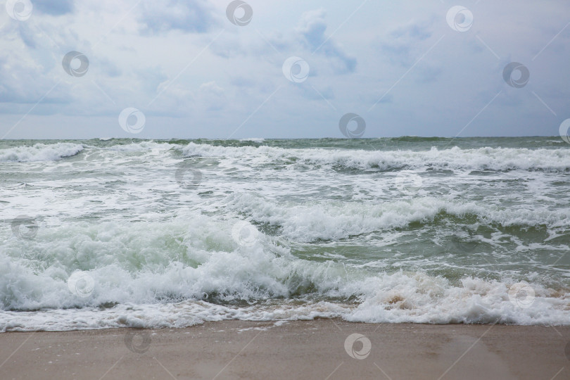 Скачать Пляж Банг Тао (Лаян) на побережье Андаманского моря острова Пхукет в Таиланде, октябрь 2025 года фотосток Ozero