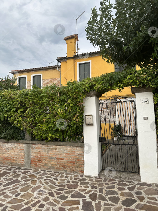 Скачать Желтый дом в Бурано фотосток Ozero