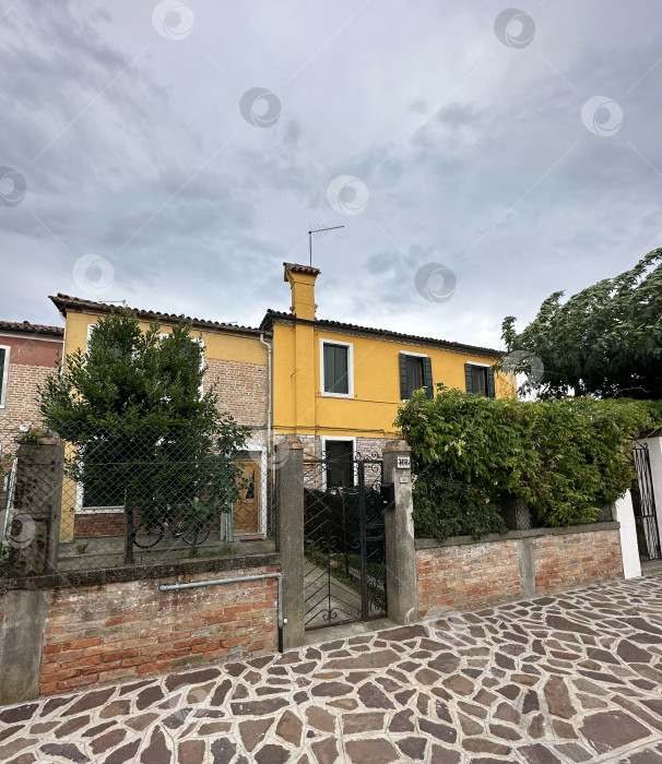 Скачать Желтый дом в Бурано фотосток Ozero