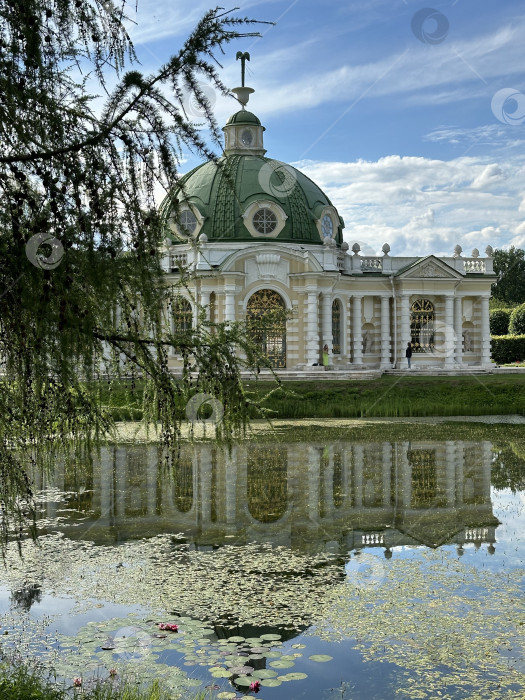 Скачать Дворец с прудом фотосток Ozero