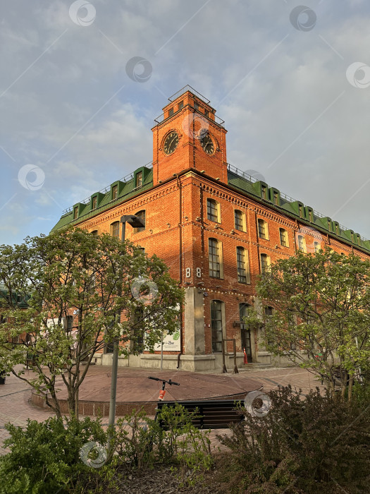 Скачать Здание из красного кирпича фотосток Ozero