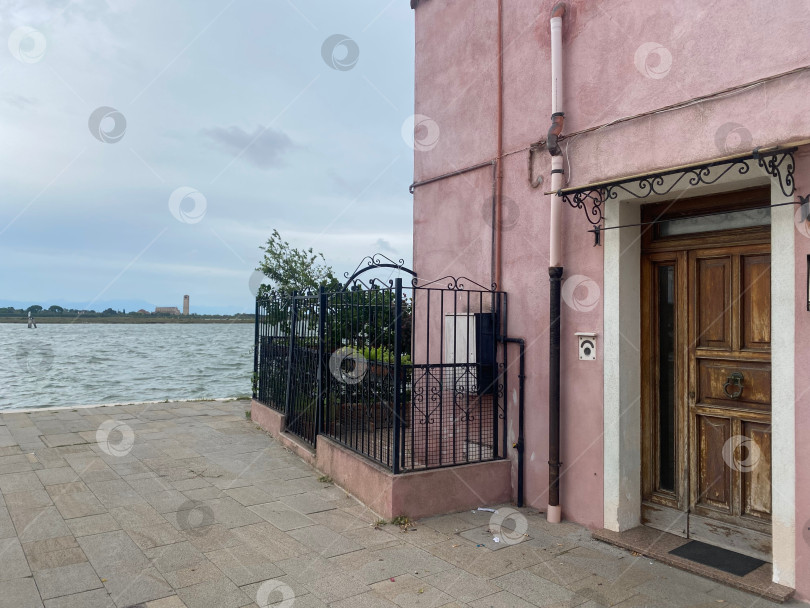 Скачать Розовый дом остров Бурано фотосток Ozero