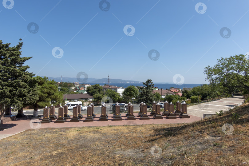 Скачать 24 августа 2025 года: Мемориал воинам Малой Земли в Мысхако, Россия, в честь солдат, сражавшихся во время Второй мировой войны, символизирующий память, историю и военное наследие. фотосток Ozero