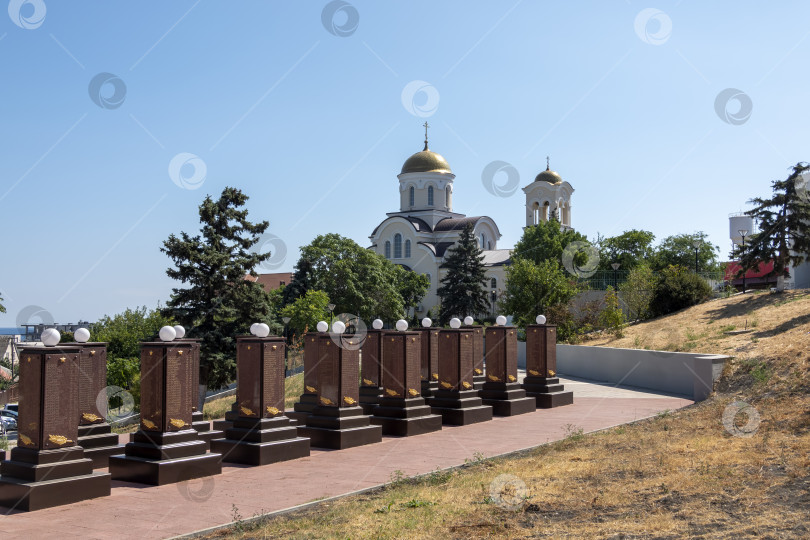 Скачать 24 августа 2025 года: Мемориал воинам Малой Земли в Мысхако, Россия, в честь солдат, сражавшихся во время Второй мировой войны, символизирующий память, историю и военное наследие. фотосток Ozero