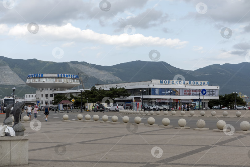 Скачать 22 августа 2025 года в Новороссийске открылся морской терминал на Черноморском побережье России. Историческое здание порта с морской инфраструктурой фотосток Ozero
