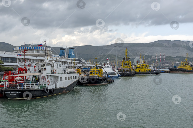 Скачать 22 августа 2025 года в Новороссийске открылся морской терминал на Черноморском побережье России. Историческое здание порта с морской инфраструктурой фотосток Ozero